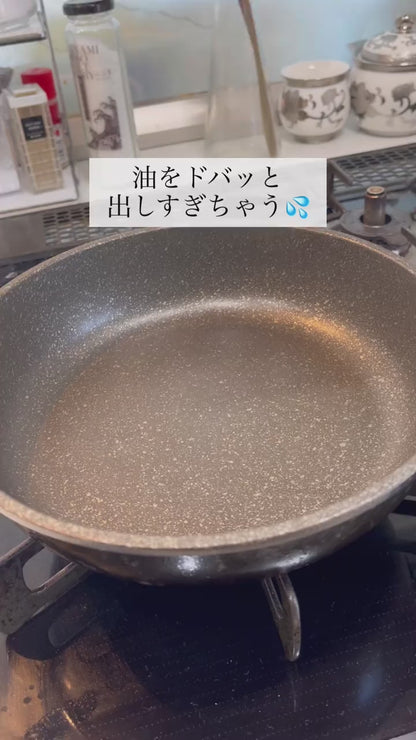 【nippomall ™ 】 🍈 オリーブオイル＆オイル用 2 in 1 ディスペンサー＆スプレー 料理をすべて楽しむ方へ。